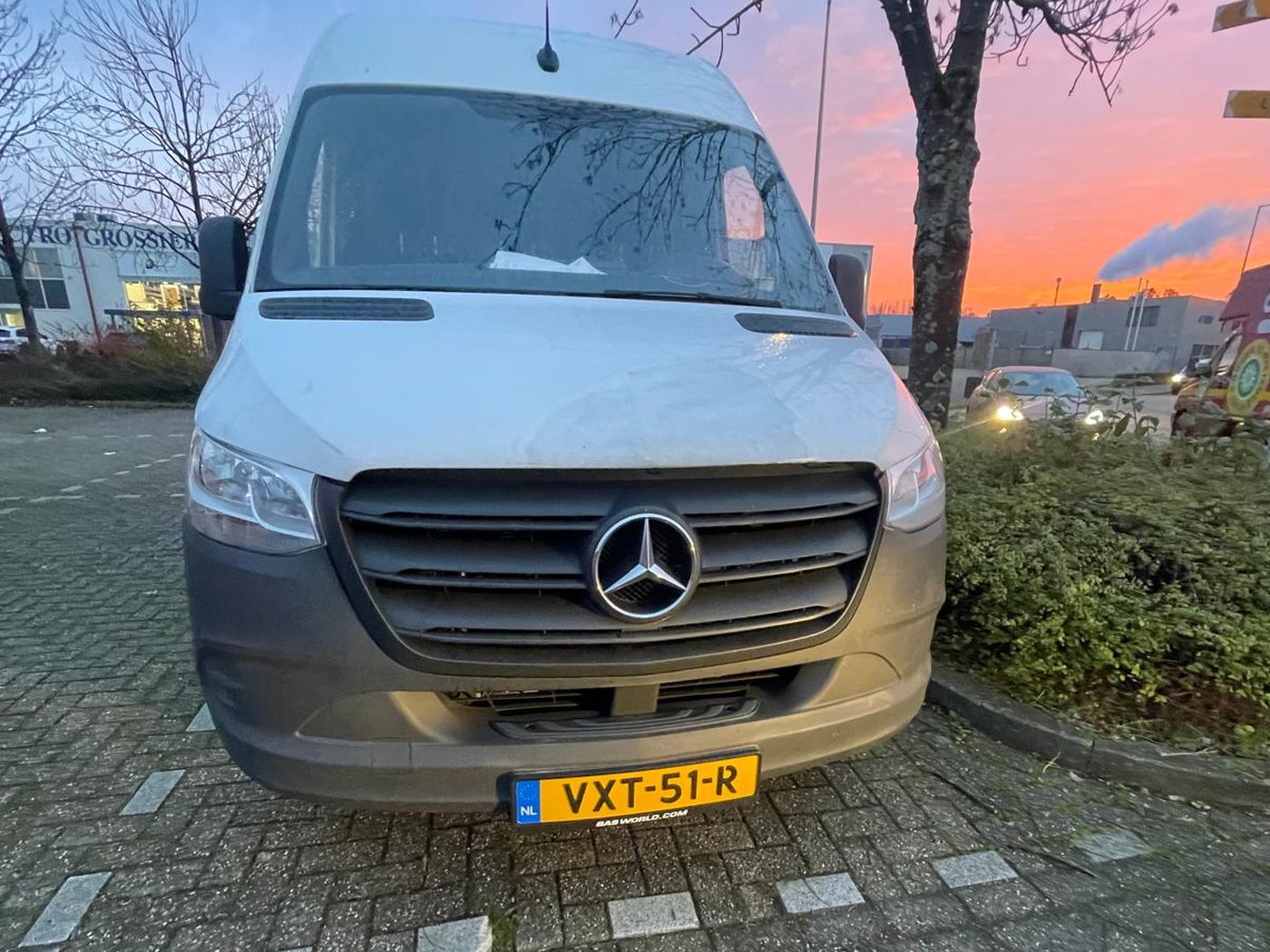 Voor: witte standaard Sprinter bestelbus